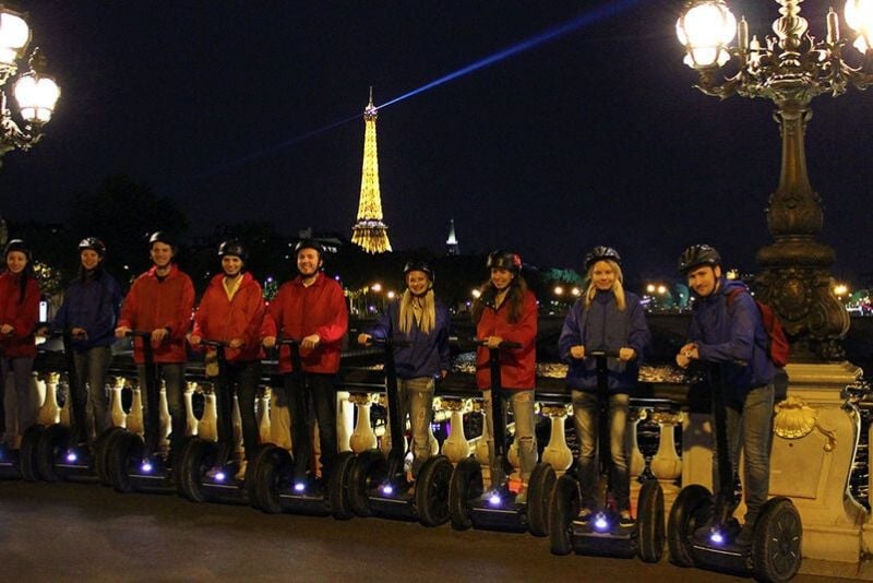 Paris Night Segway Tour en grupo pequeño