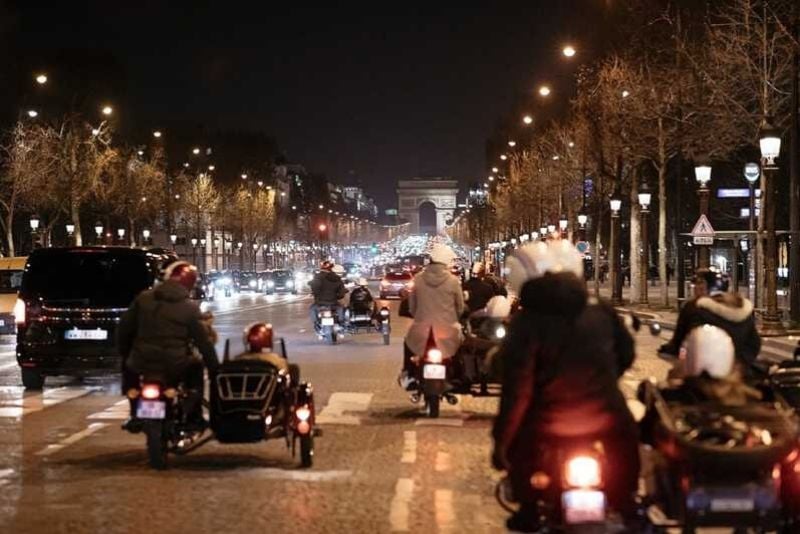 Visita privada de París por la noche Tour romántico en sidecar