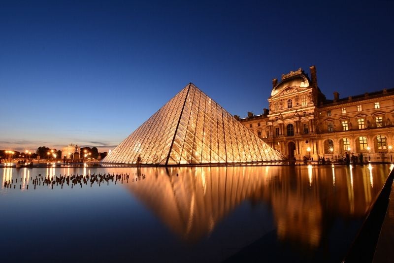 Visite VIP du Louvre et dégustation de vins en soirée