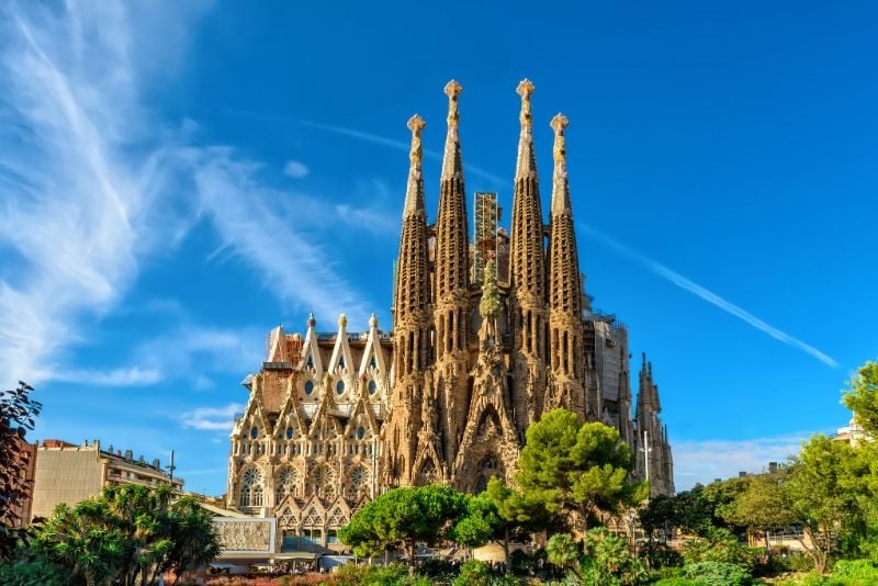 Art Play + Sagrada Familia Free Tour