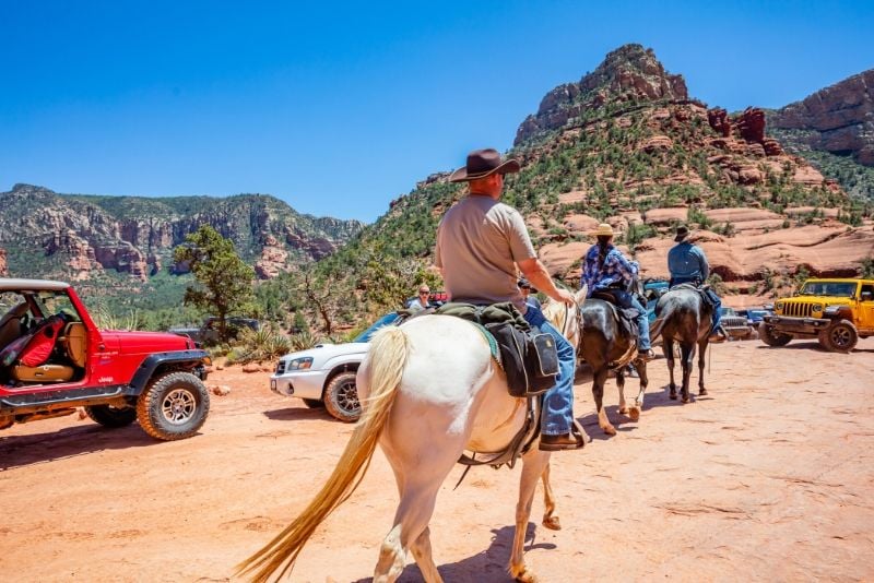 Full-Day Sedona Combo: Jeep Tour, Horseback Ride, and Dinner & Show