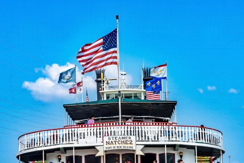 Steamboat Natchez cruises