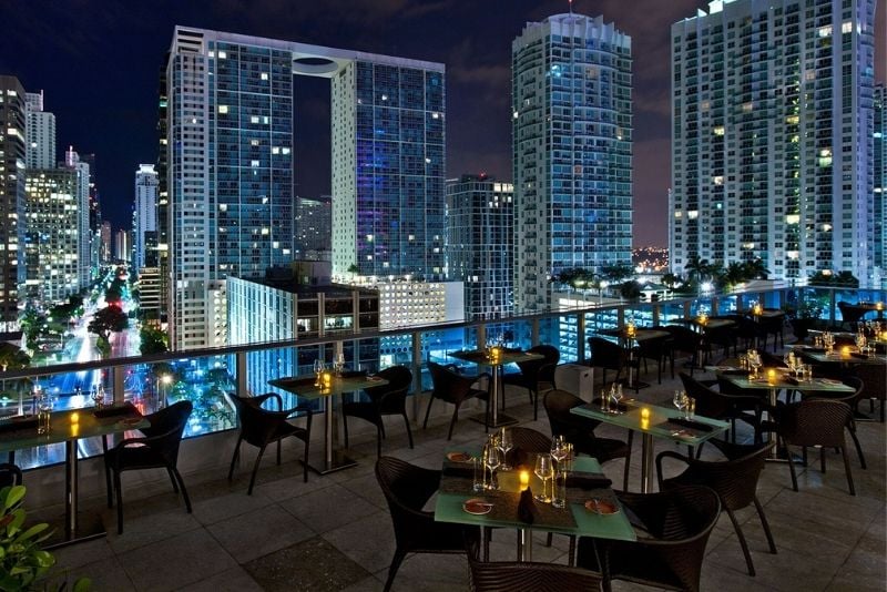 Bar rootftop de la zone 31 à l'hôtel Epic, Miami, Floride