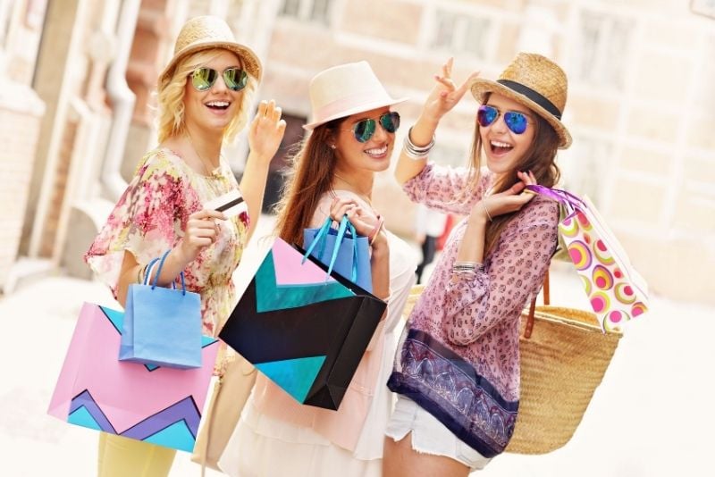 giro di shopping al centro commerciale Sawgrass Mills, Florida