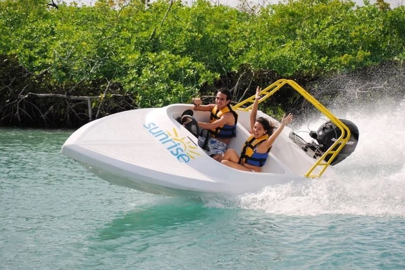 jet boat a Cancun, in Messico