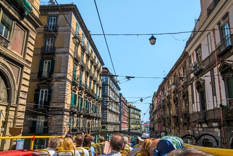 tour en autobús turístico en Nápoles