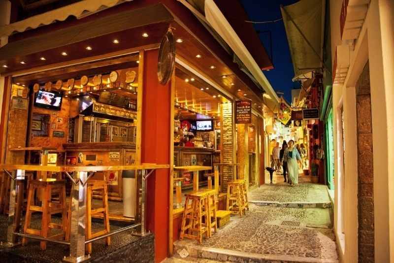 Bars à Santorin