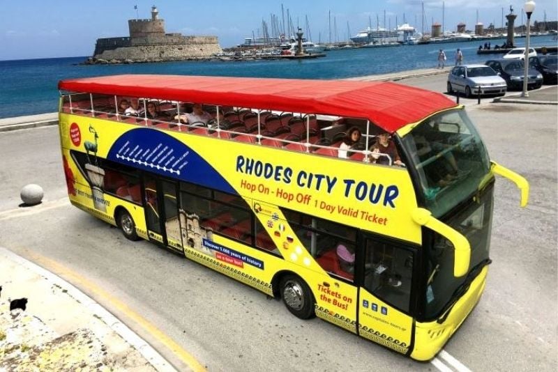 Circuit en bus à arrêts multiples à Rhodes