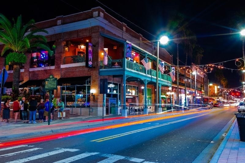 ghost and pub tour in Tampa