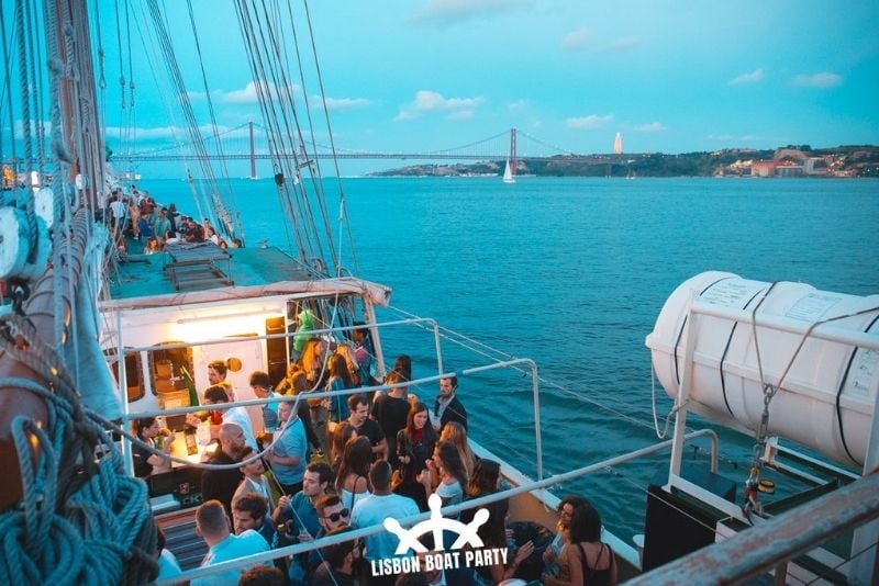 Fête de bateau à Lisbonne