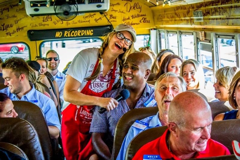 Rollin’ Jamboree Comedy Country Sing-Along Bus Tour in Nashville