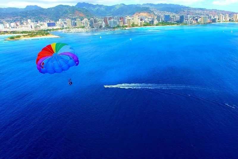 parasailing in Oahu