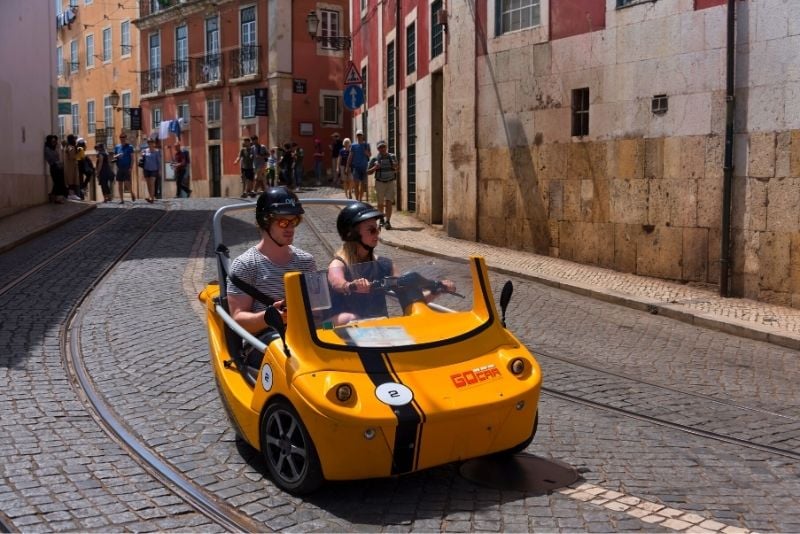 visite en voiture électrique autoguidée à Lisbonne