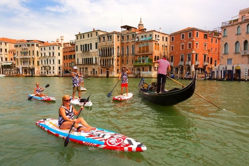 stand up paddleboarding a Venezia