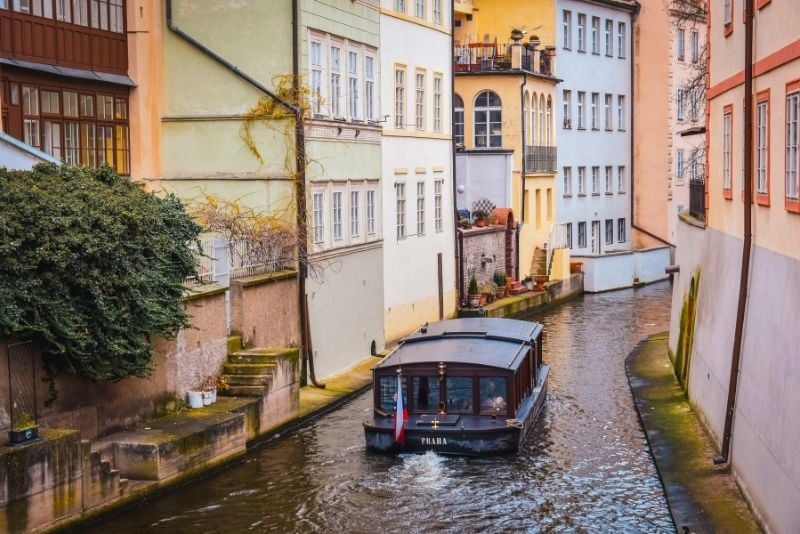 boat tours in Prague