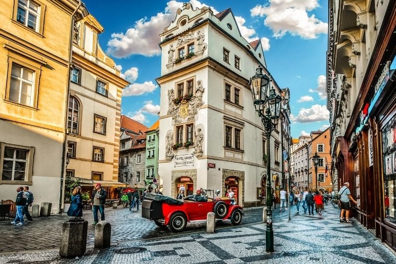 tour in auto d'epoca a Praga