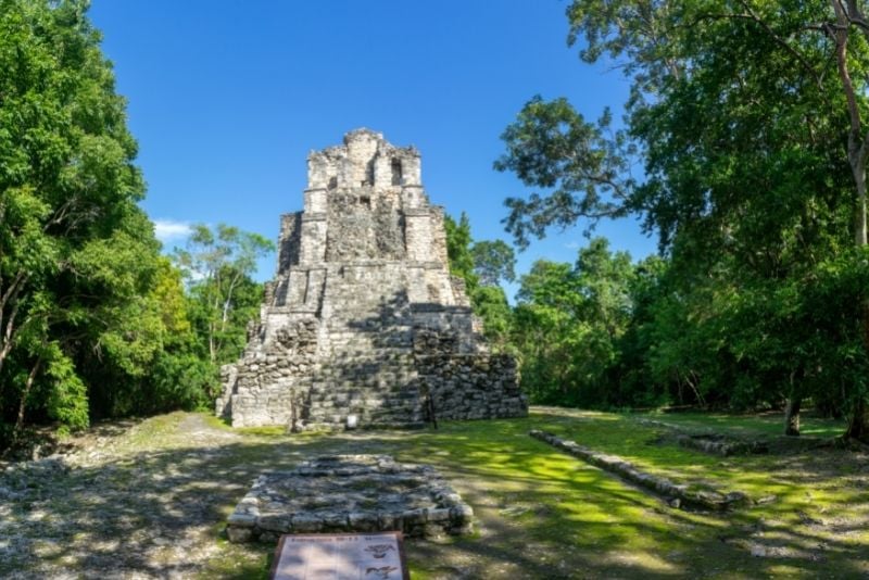 Pirámide maya en Muyil, México