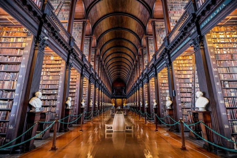 Livre de Kells, exposition sur l'ancienne bibliothèque, Dublin