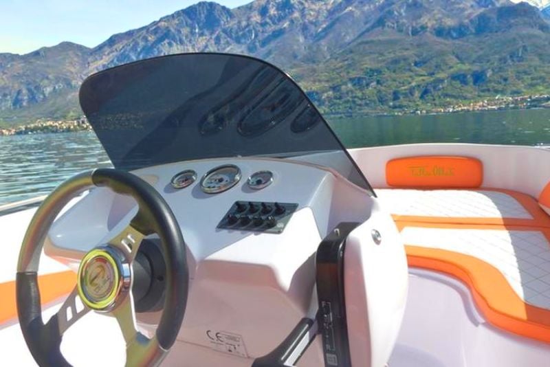 Jet boat tours in Lake Como from Milan