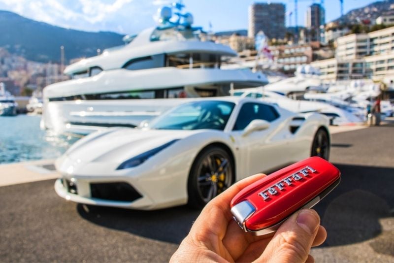 conduite de luxe à Monaco