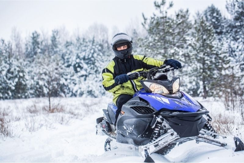 snowmobiling tours in Quebec