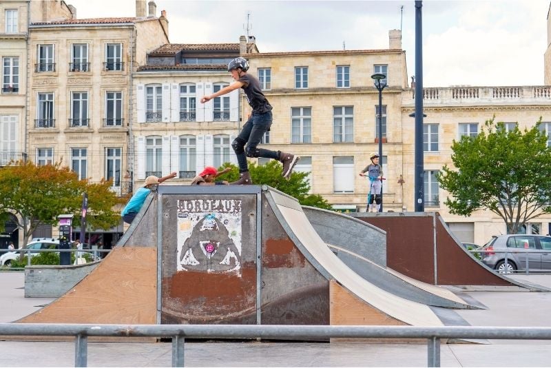 skateboarding in Bordeaux