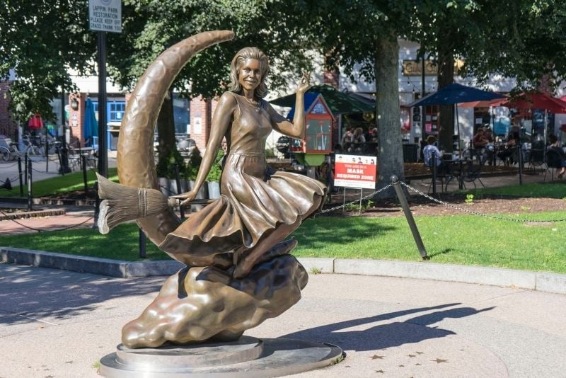 Elizabeth Montgomery Statue, Salem