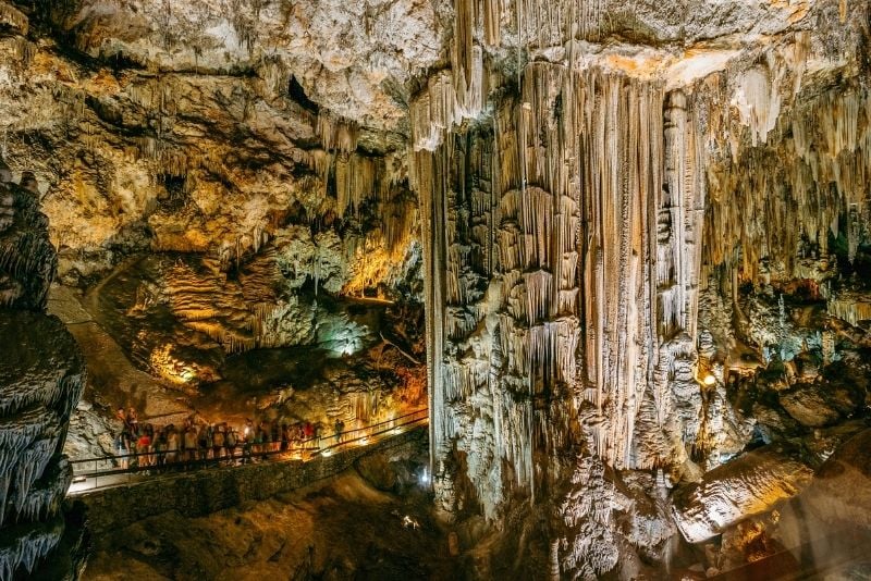 Excursiones a las cuevas de Nerja desde Granada