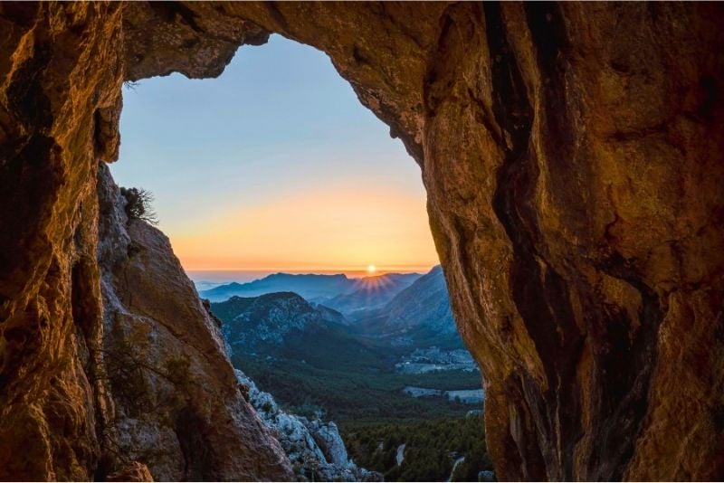 caving tour in Alicante