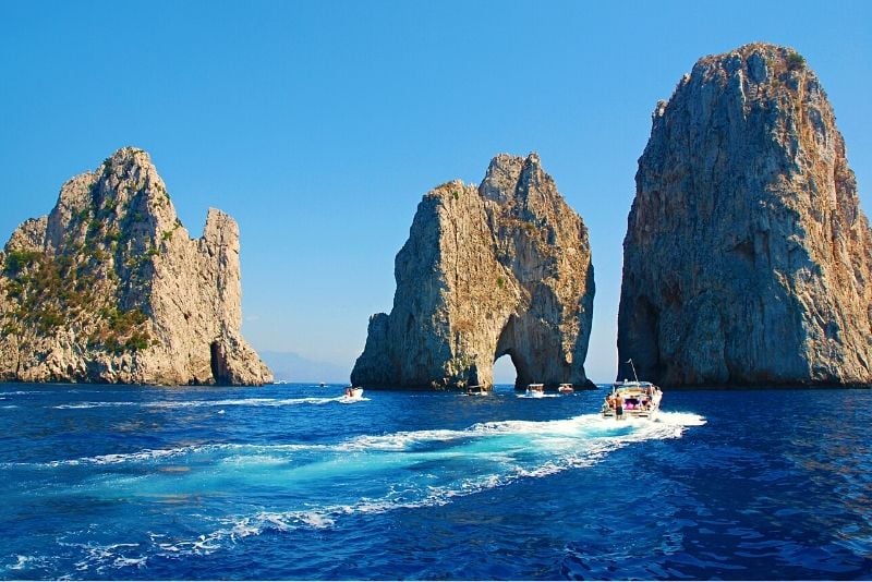 giro in barca con bagni, panorami e limoncello, Capri