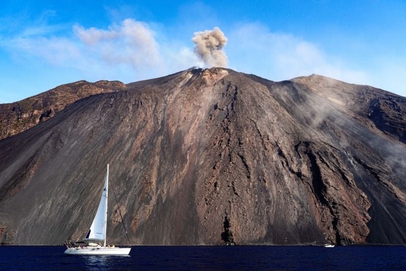 boat tours in Stromboli and Panarea