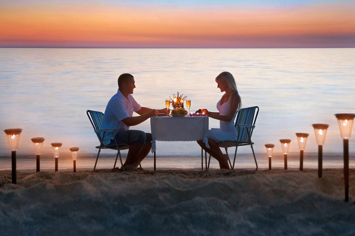 Kerzenlicht-Dinner am Strand auf den Seychellen
