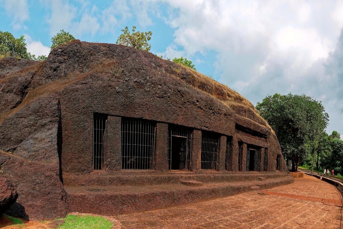 Arvalem Caves, Goa