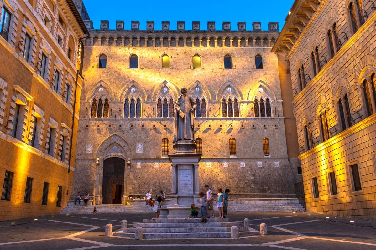 Palazzo Salimbeni, Siena