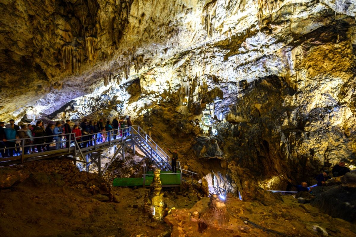 Valea Cetatii Cave, Romania