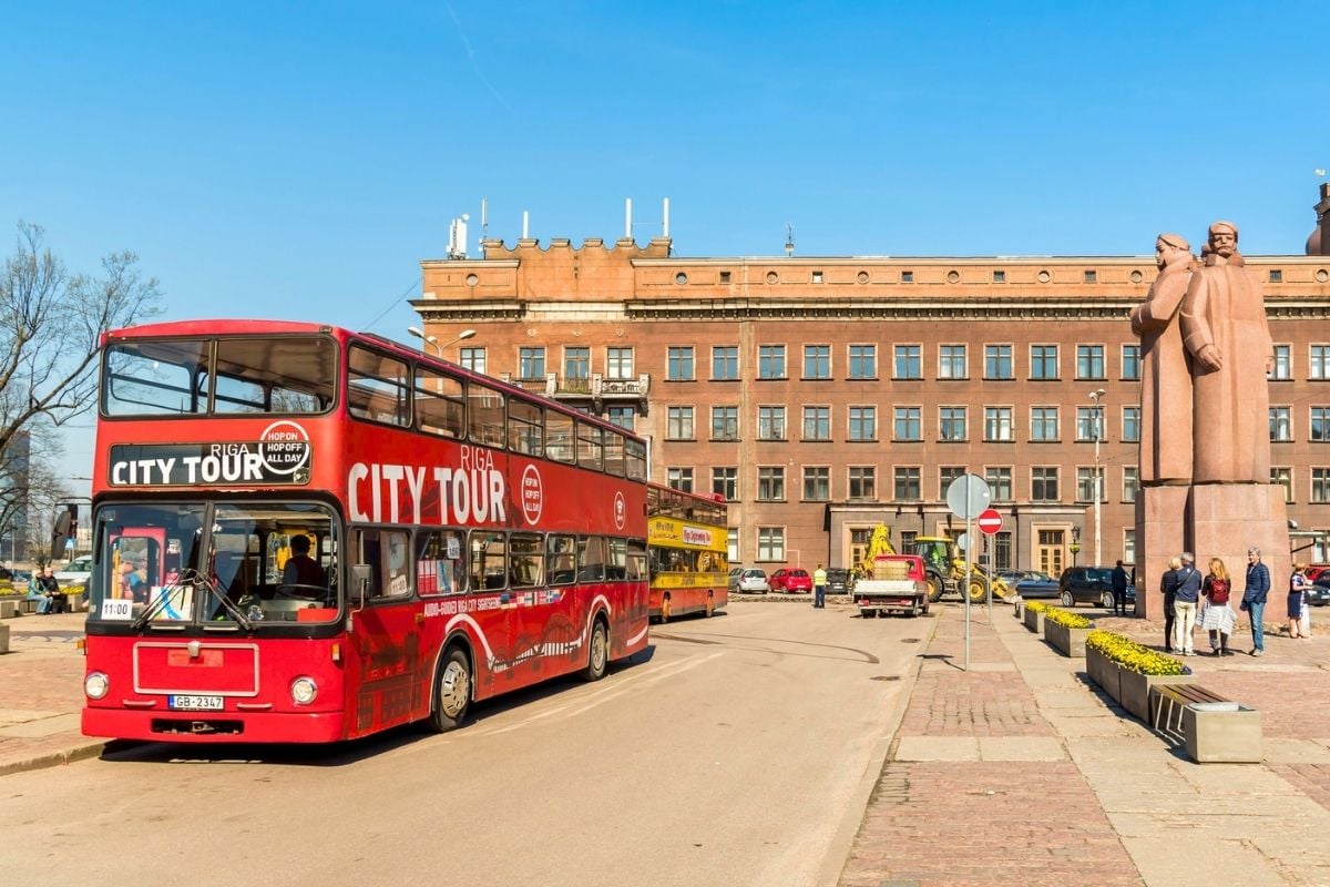hop on hop off bus tours in Riga