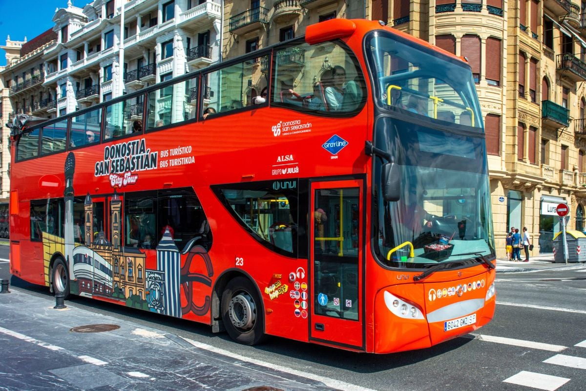 hop on hop off bus tours in San Sebastian