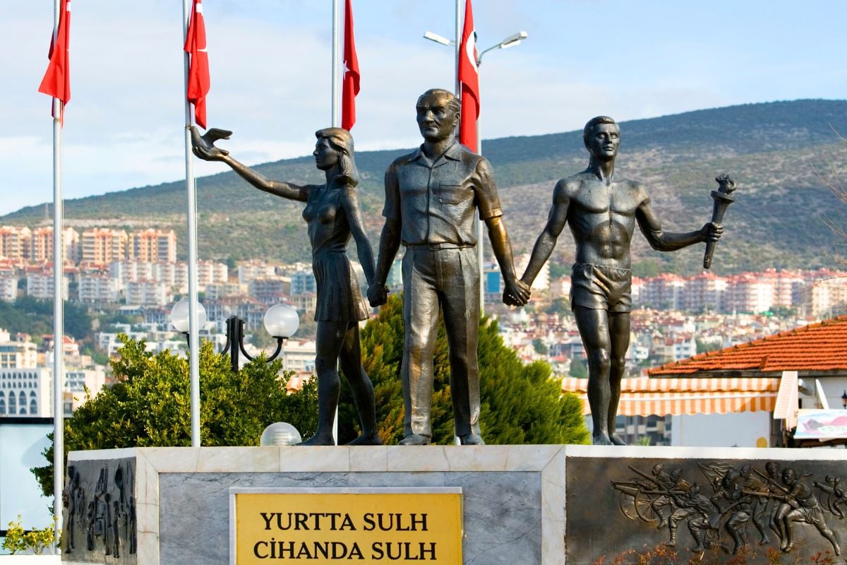 Atatürk Monument, Kusadasi