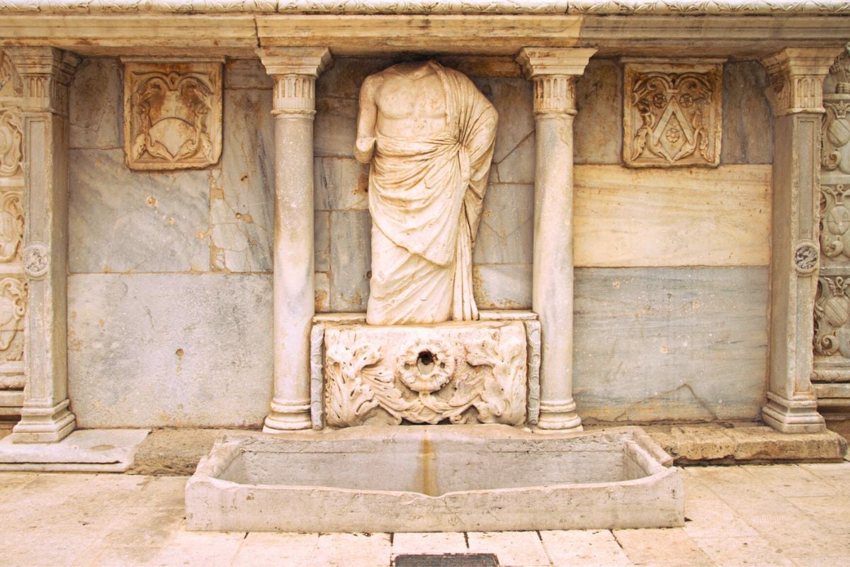 Bembo Fountain, Heraklion