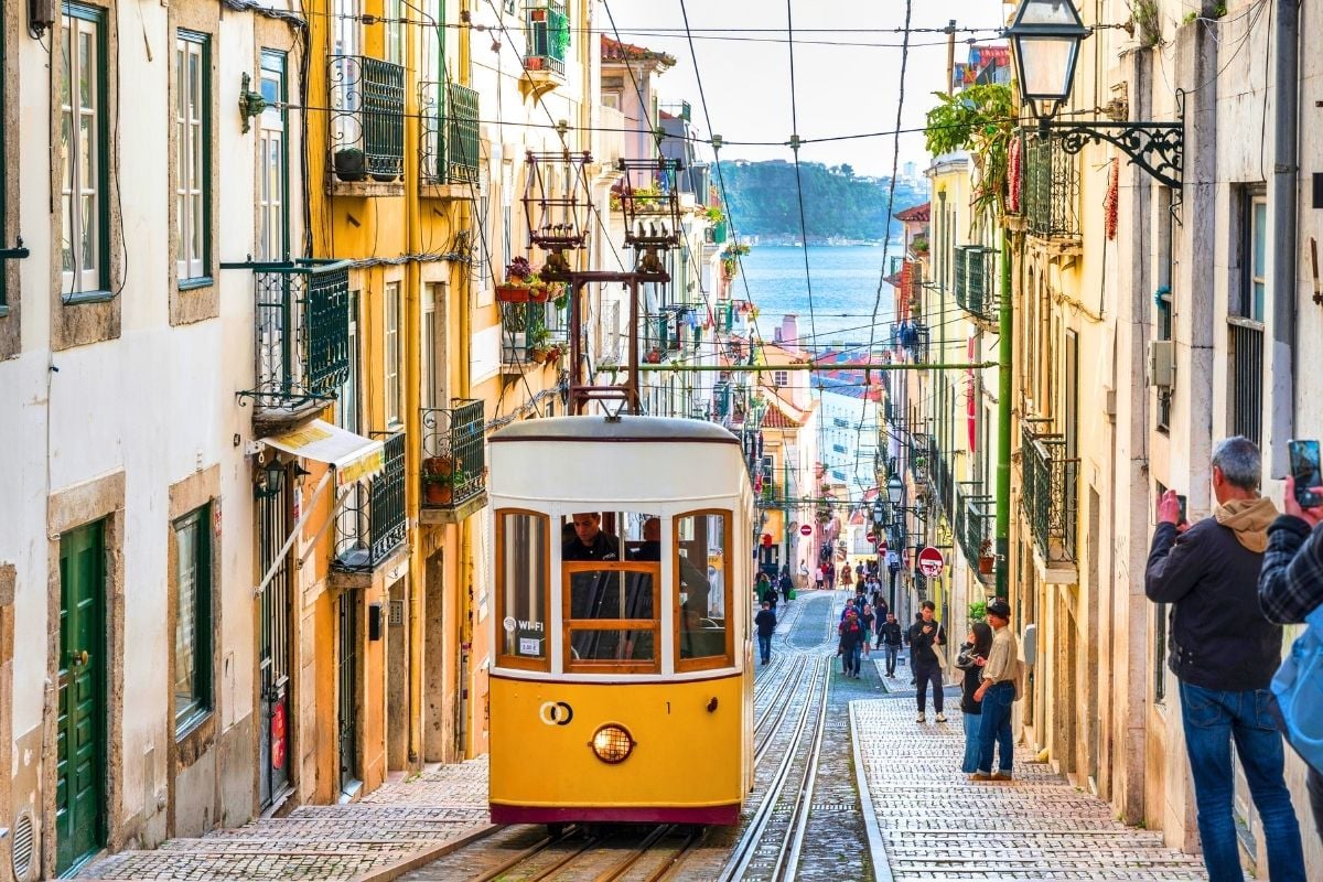 Bica Funicular, Lisbon