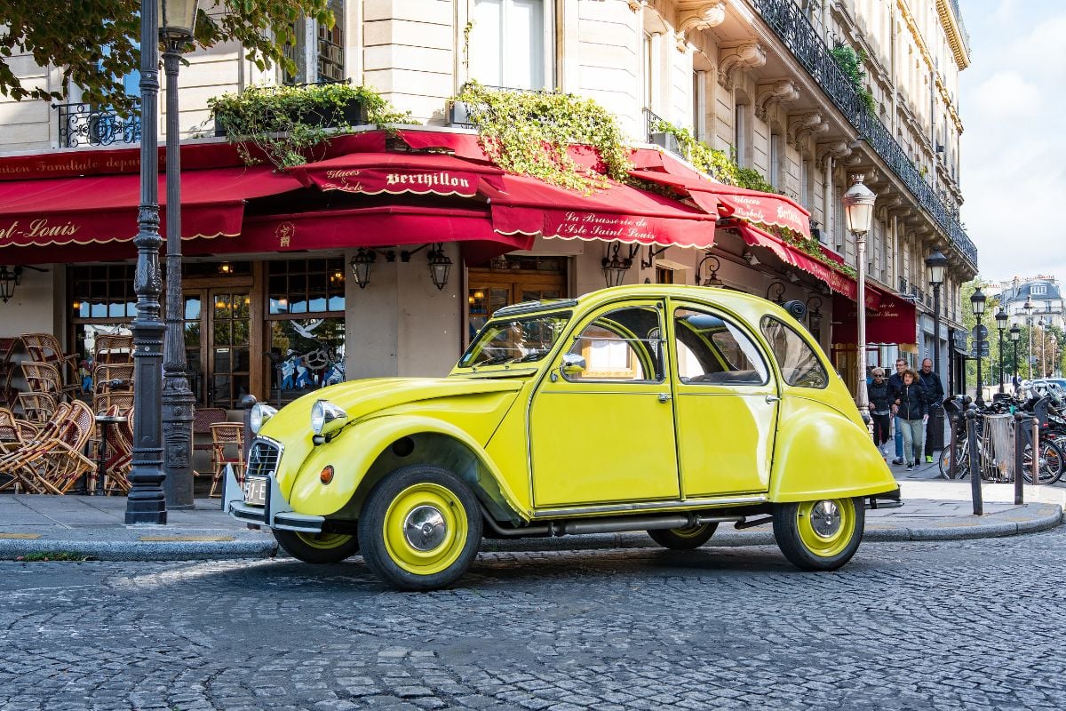 vintage Citroen 2CV tours in Paris