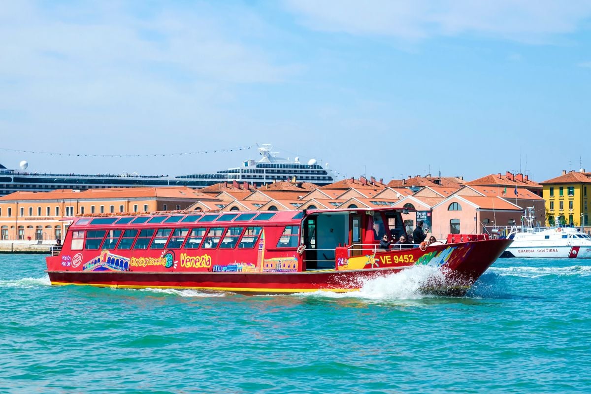 hop on and hop off tours in Venice