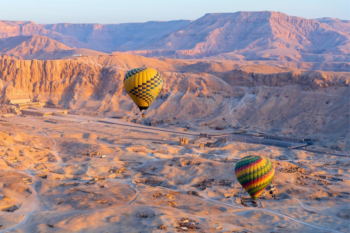 hot air balloon rides in Luxor