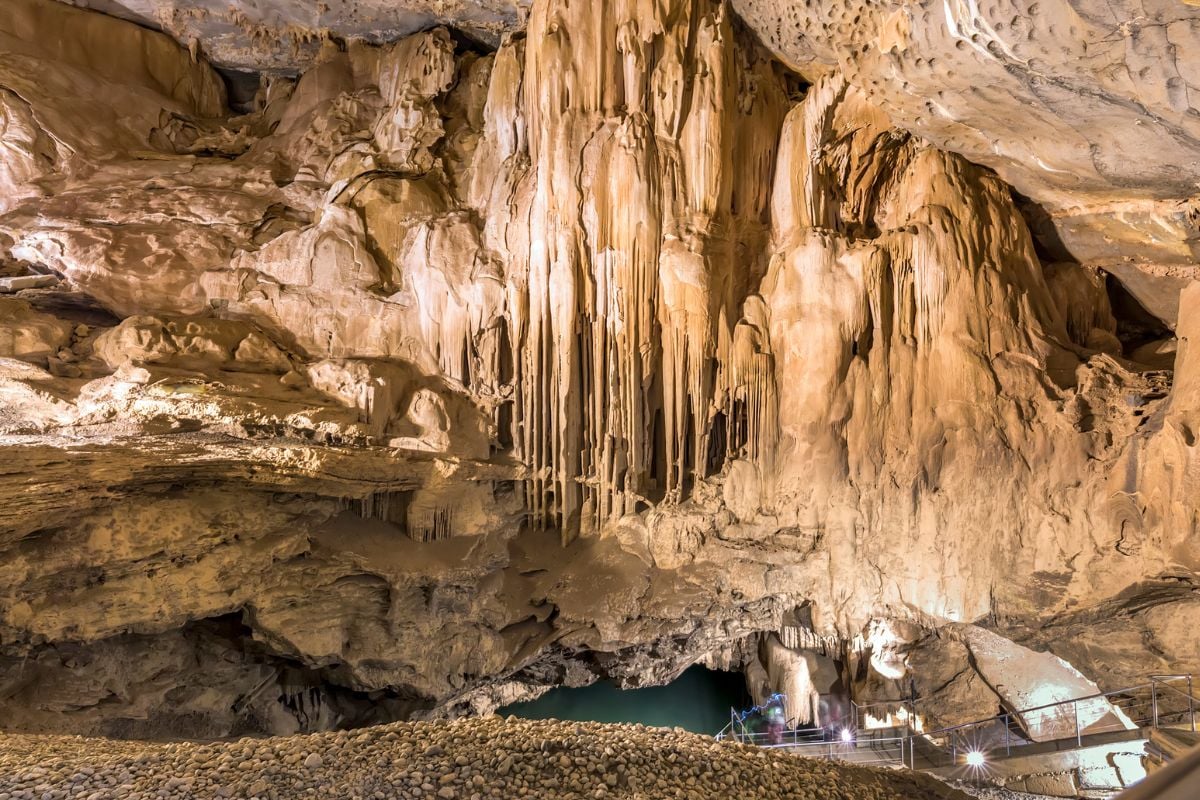 Al-Hoota Cave, Oman