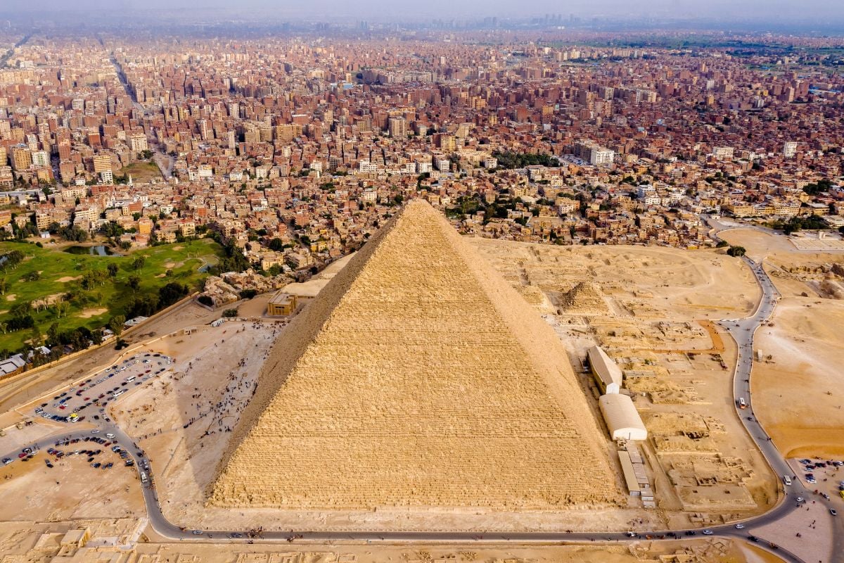 Giza Pyramids location