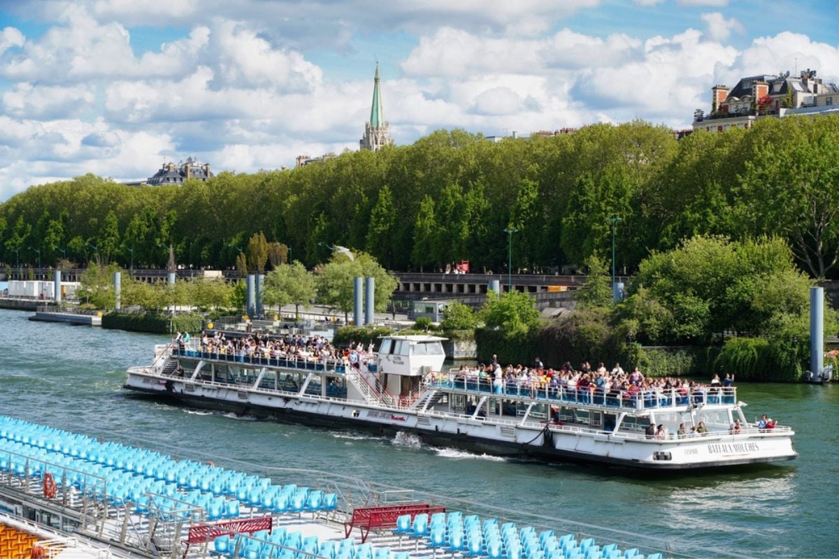 Bateaux Mouches Seine River Sightseeing Cruise