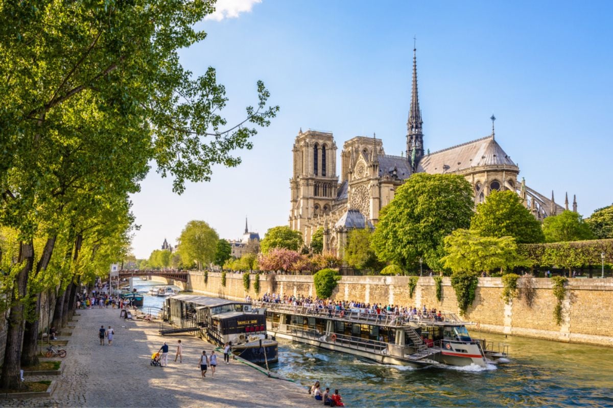 Bateaux Parisiens Seine River Sightseeing Cruise