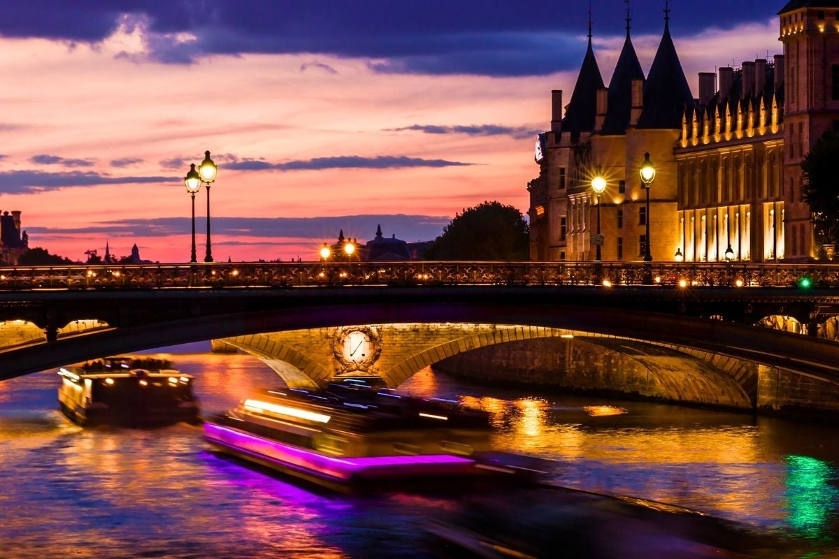 15 Best Seine River Dinner Cruises in Paris for an Unparalleled Dining Experience TourScanner