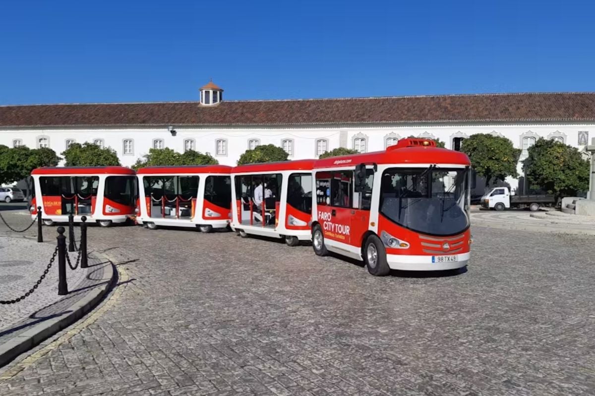 hop-on hop-off bus tour in Faro