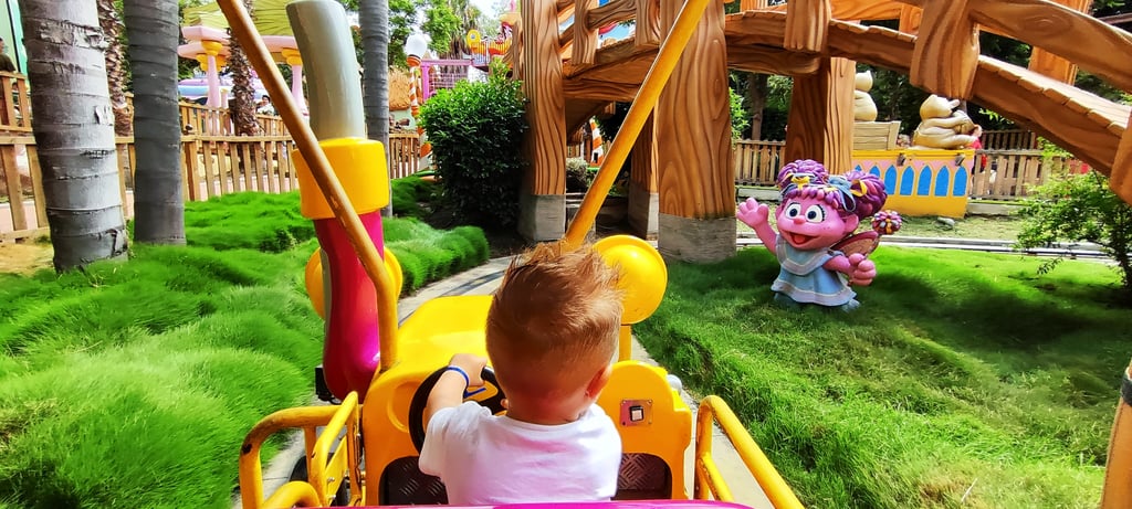 La granda de Elmo - PortAventura con un niño menor de 3 años